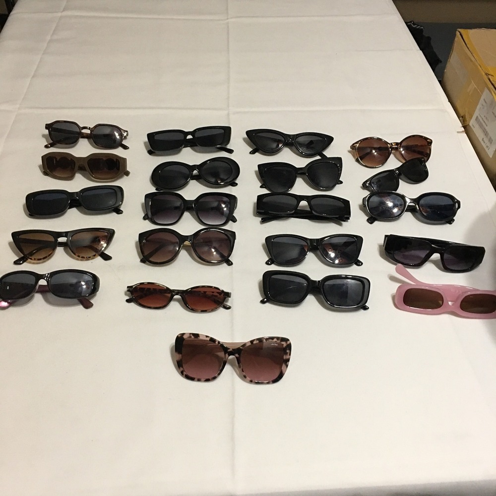 Lot of 21 Mixed Brand Sunglasses Women Multicolor Assorted Styles Cat eye Oval